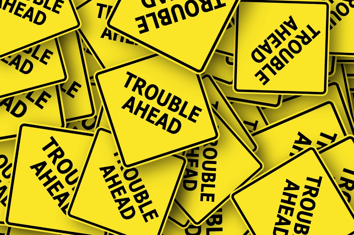 派遣先・派遣会社との間で起こるトラブル例｜相談窓口や解決法を紹介！